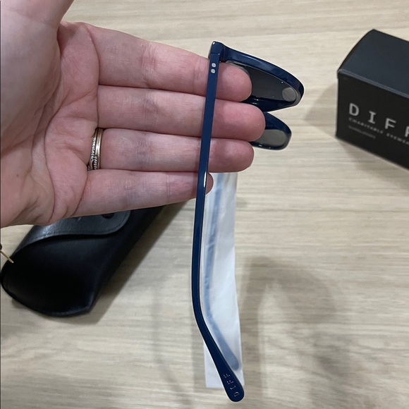 Diff Eyewear Dark Blue Sunglasses - Picture 4 of 6